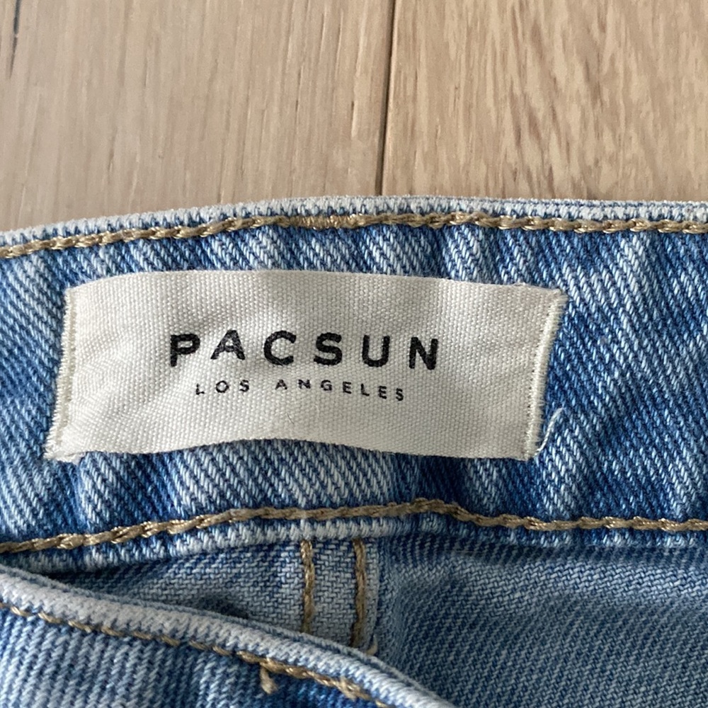 PacSun Light Washed Raw Hem Ripped Mom Jeans - Picture 7 of 7